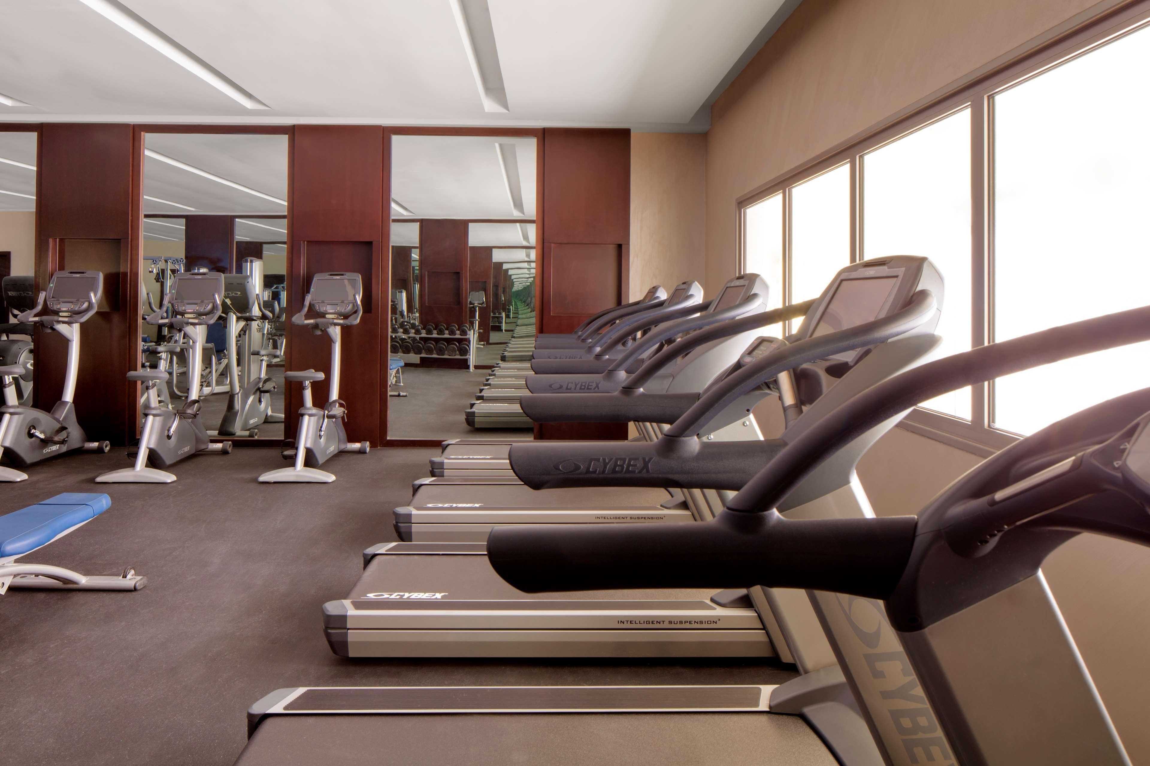 Radisson Blu Hotel & Resort, Sohar Extérieur photo The gym at the hotel