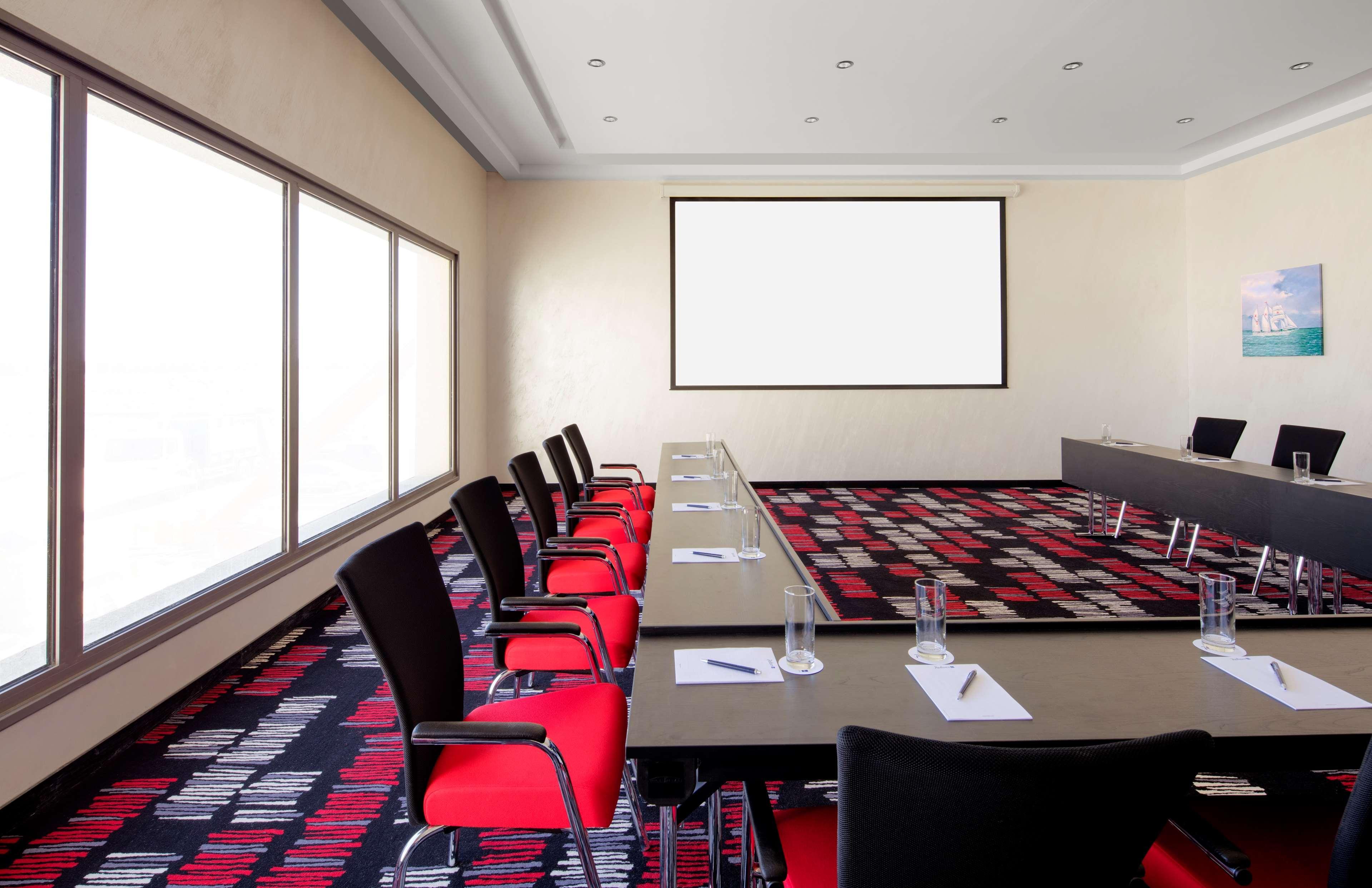 Radisson Blu Hotel & Resort, Sohar Extérieur photo Meeting room