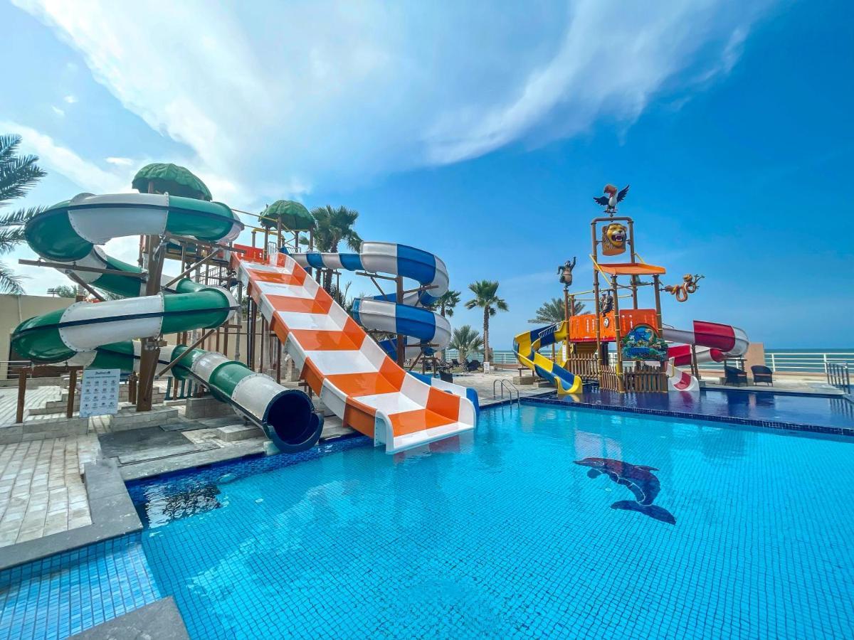 Radisson Blu Hotel & Resort, Sohar Extérieur photo Aqua Park