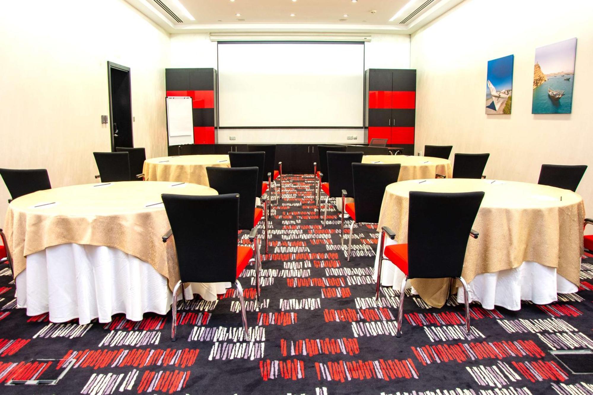 Radisson Blu Hotel & Resort, Sohar Extérieur photo Meeting room