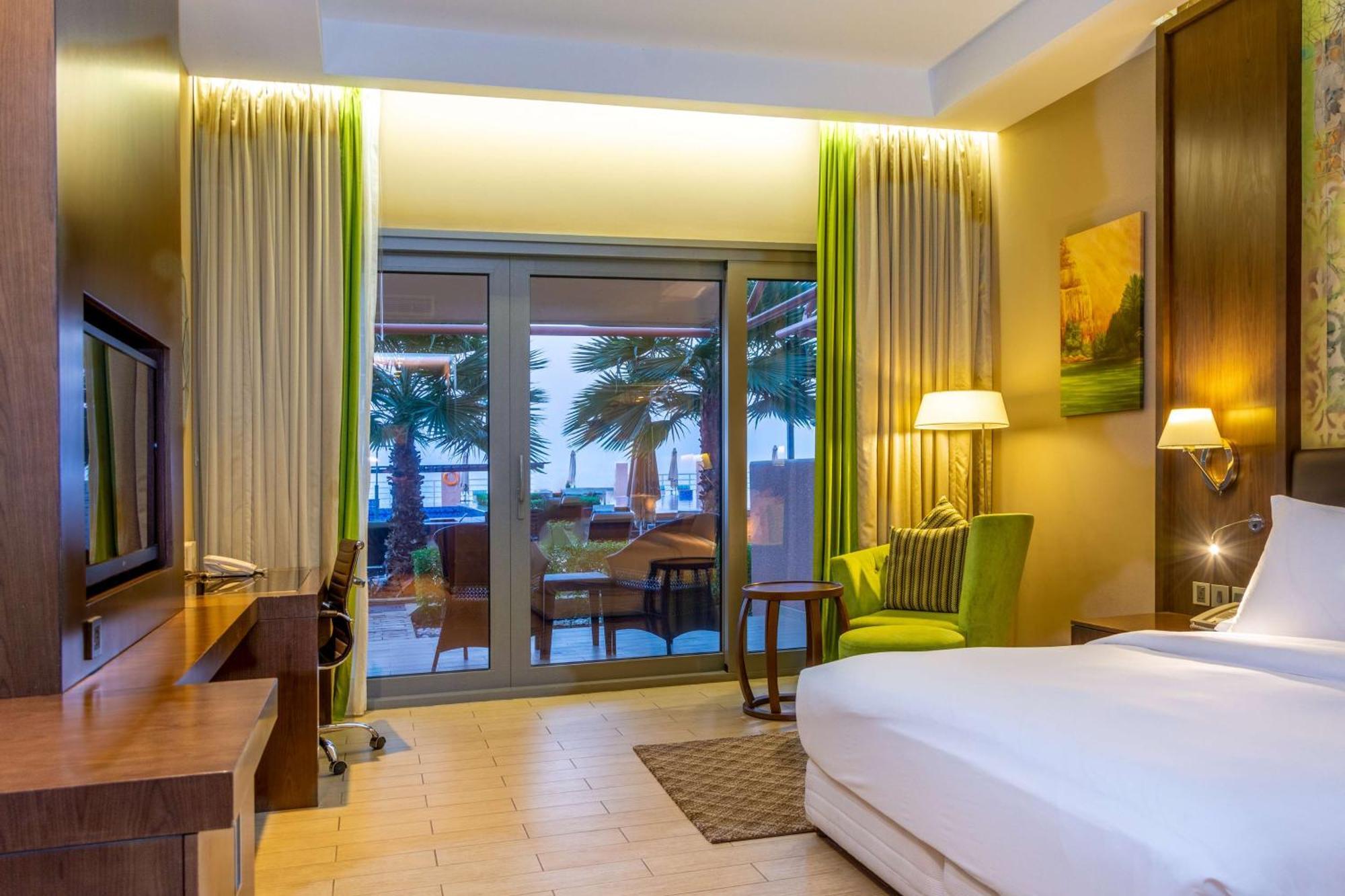 Radisson Blu Hotel & Resort, Sohar Extérieur photo Deluxe Room