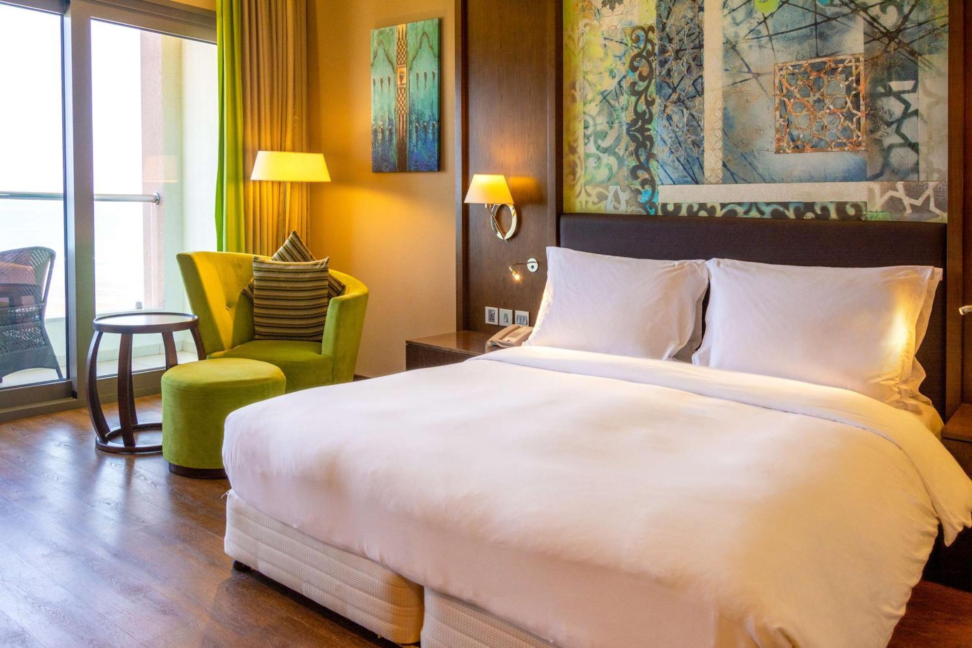 Radisson Blu Hotel & Resort, Sohar Extérieur photo A room at the hotel