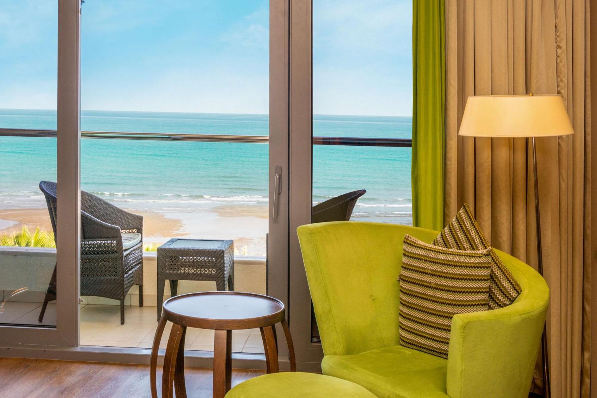 Radisson Blu Hotel & Resort, Sohar Extérieur photo Deluxe Ocean View
