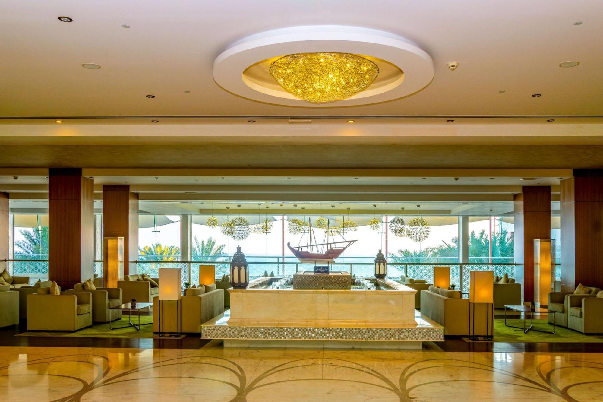 Radisson Blu Hotel & Resort, Sohar Extérieur photo Lobby