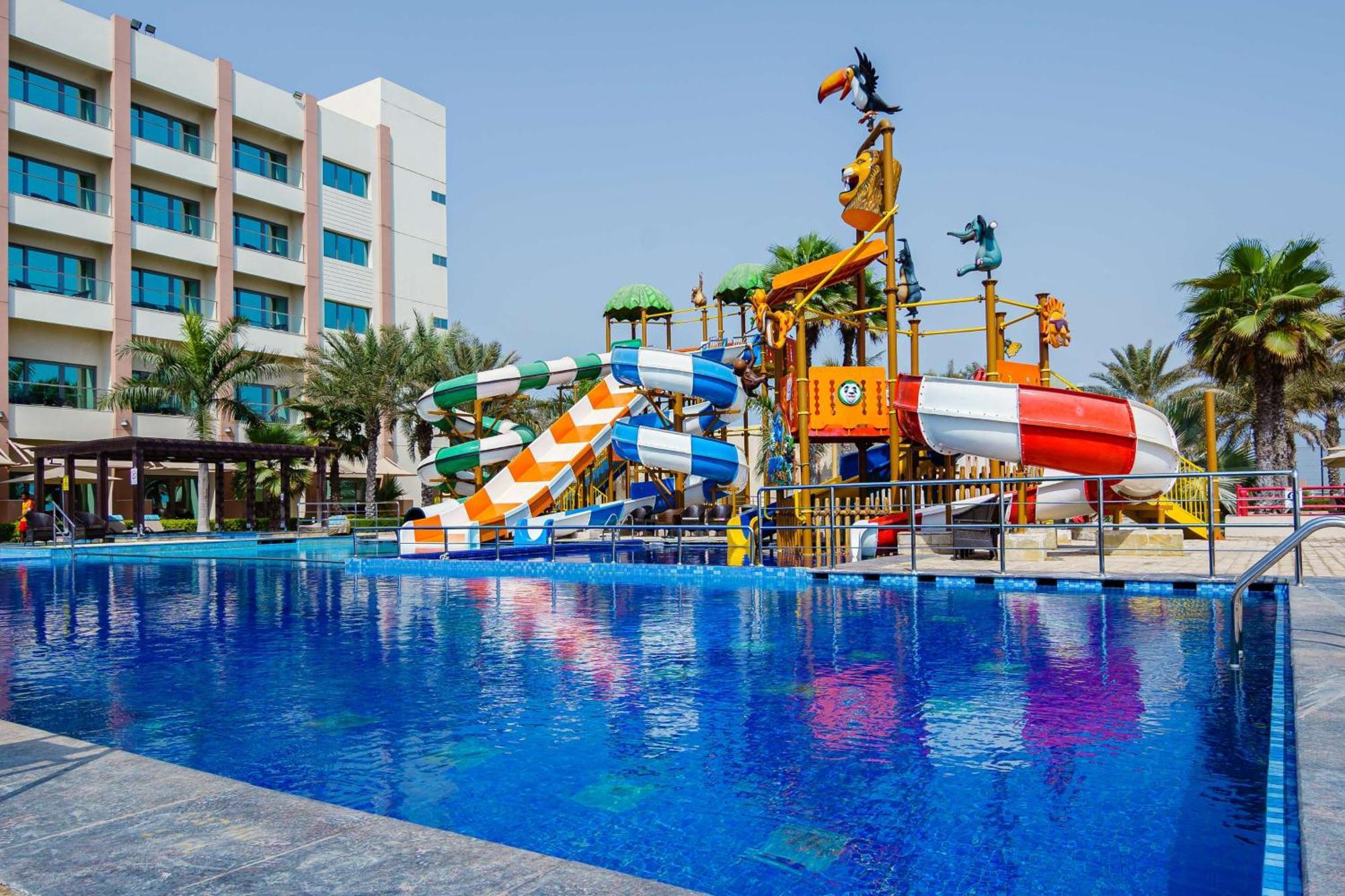 Radisson Blu Hotel & Resort, Sohar Extérieur photo Splash the Sun and Snow Water Park